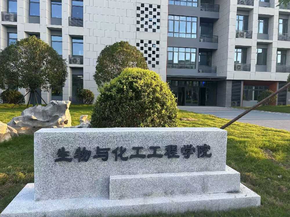 云溪区扬州职业大学体育场高杆灯项目